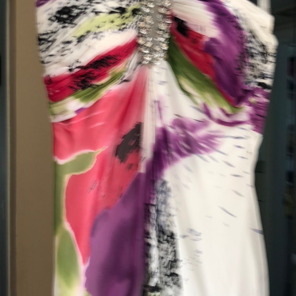 Gown - Picture 2 of 8